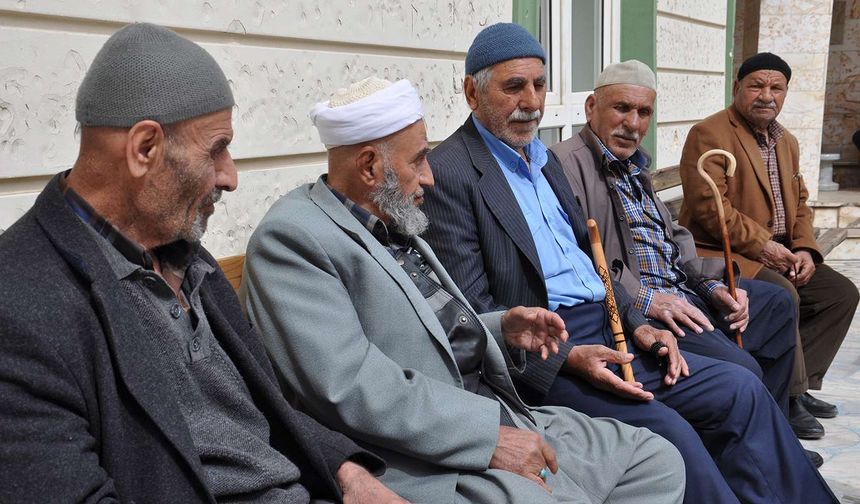 Yaşlılar, Toplumun En Değerli Hazineleridir