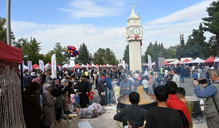Beşiri'de '3. Danuk ve Fıstık Festivali' Coşkusu Yaşandı