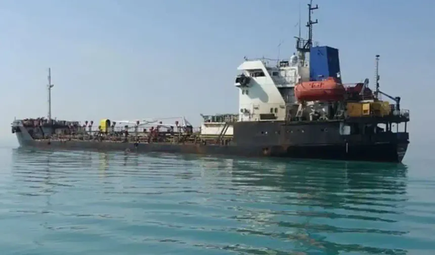 Îranê dest danî li ser du keştîyên ku sotemeniya qaçax hildigirt