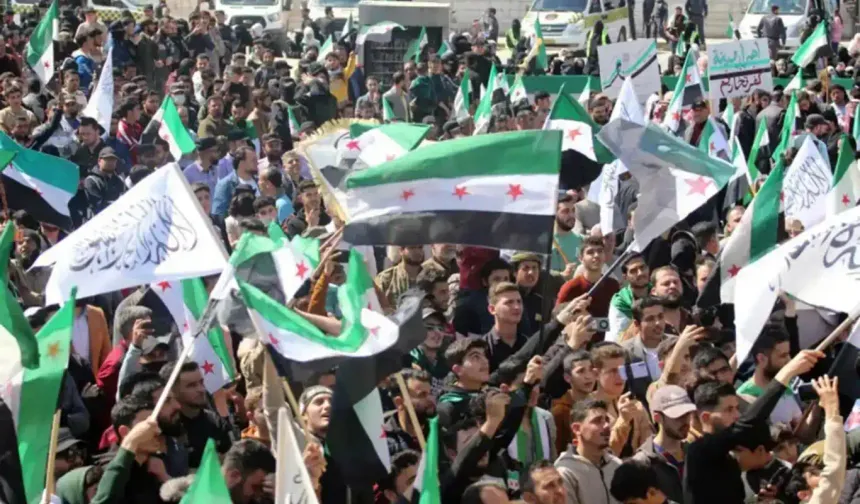 The Economist: Serdema veguhêz ji bendewariyan wêdetir dirêj bû "Senaryoya kaosê" ya Sûrîyeyê hilweşiya