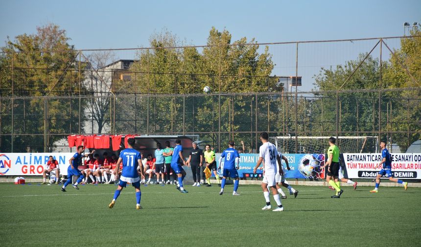 Batman 1. Amatör’de Sürprizler Peş Peşe Geldi! Derbinin Galibi Binatlı