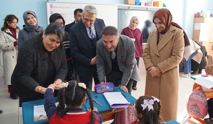 Üniversite Öğrencilerinden Minik Kalplere Anlamlı Dokunuş