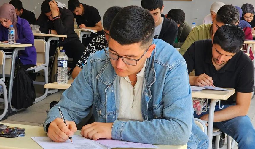 Başarılı öğrencilere burs desteği