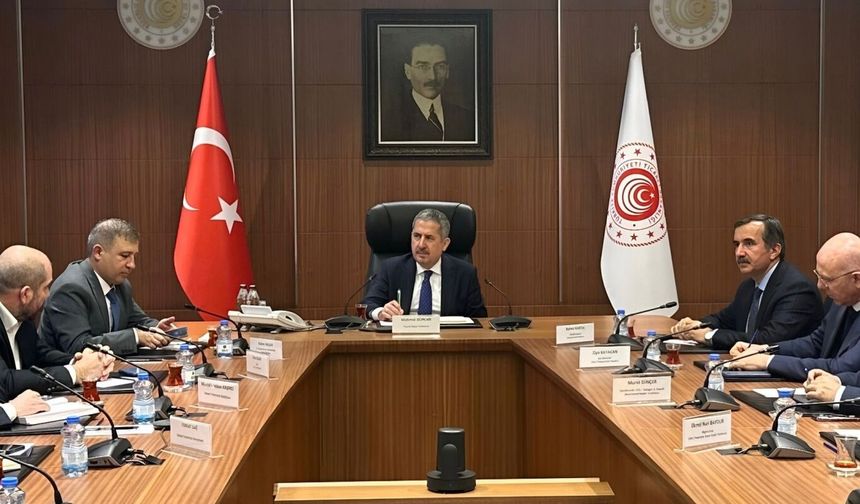 Ticaret Bakanlığı zincir market temsilcileriyle toplantı yaptı