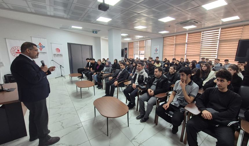 Batman'da Lise Öğrencilerine Değerler Eğitimi Semineri Verildi
