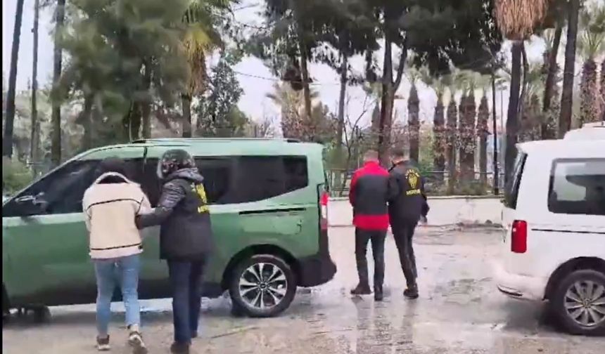 Sahte polis çetesine eş zamanlı operasyon: 4 tutuklama