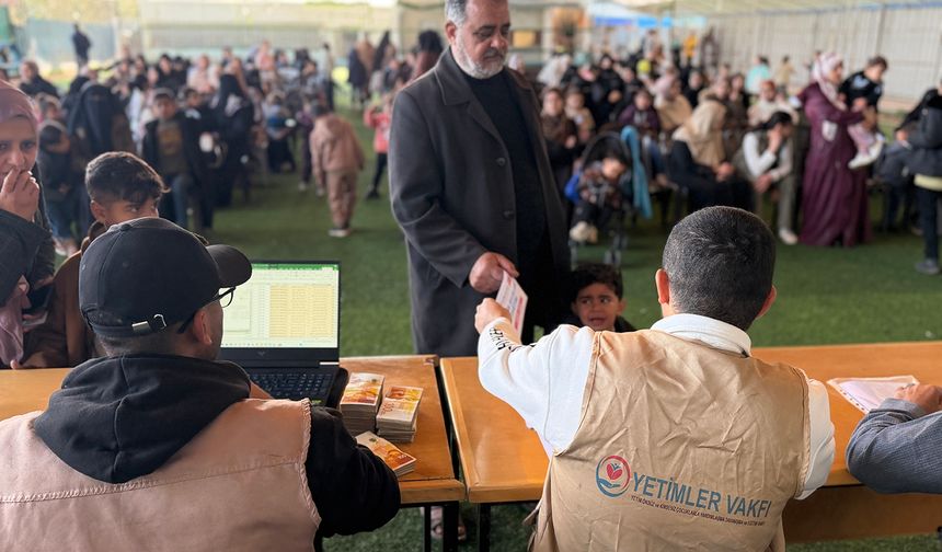 Yetimler Vakfı, Gazze'de Ramazan öncesi yetim aylıklarını dağıttı