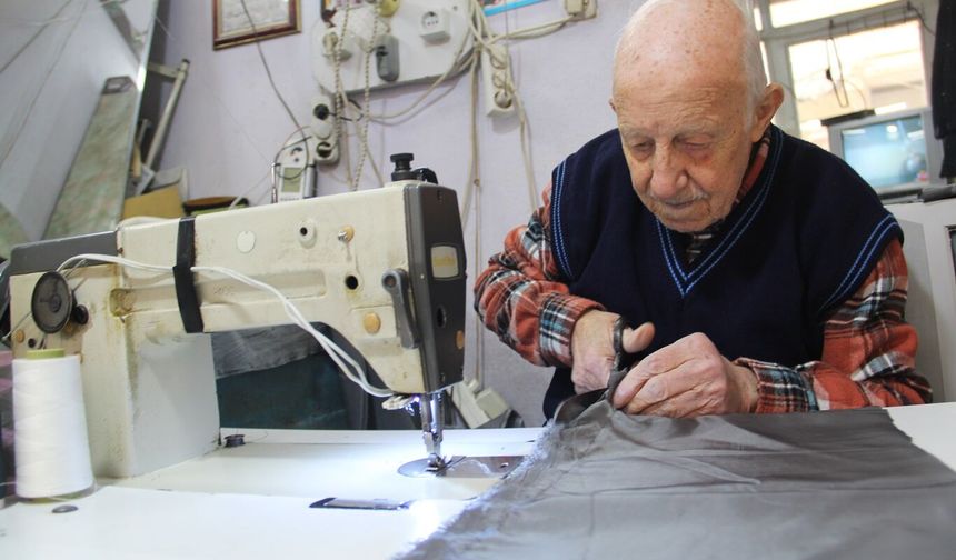 81 yaşındaki terzi mesleğinin sırrını anlattı: Emek ve sabır