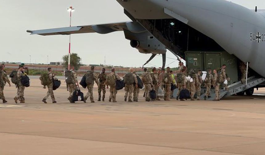 Almanya Irak'ta görev yapan askerlerini tahliye etti