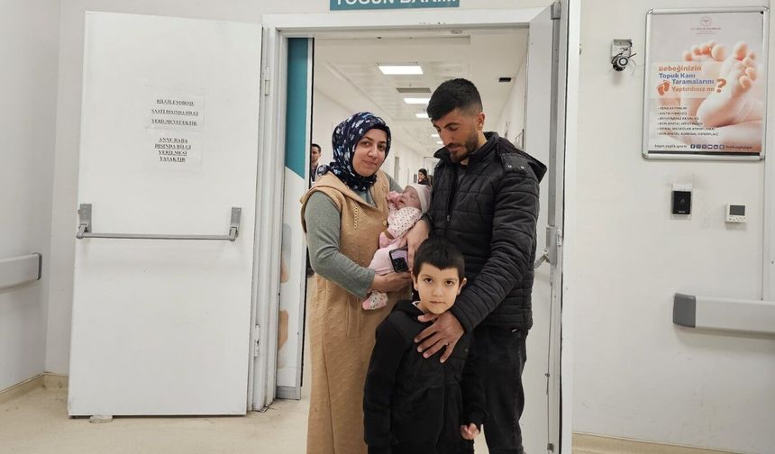 Anne karnında bağırsak delinmesi gelişen bebek, müdahale sonrası sağlığına kavuştu