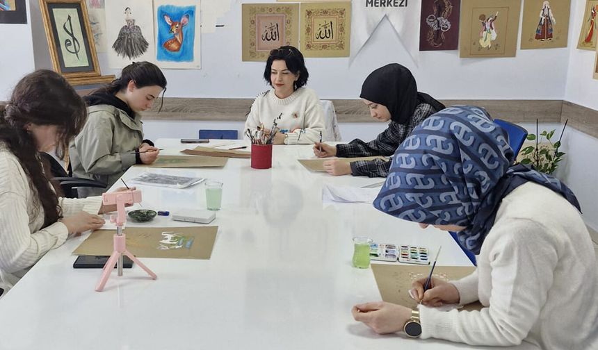Batman'da kadınlar tezhip sanatını öğreniyor