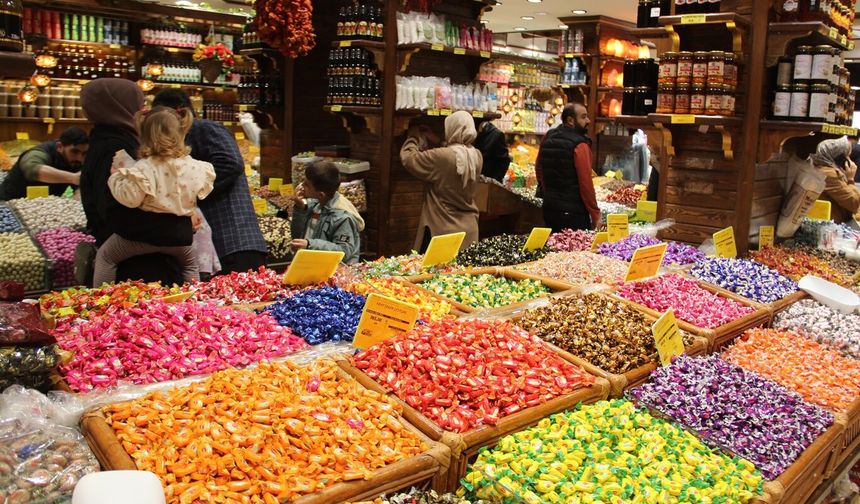 Batman'da rengârenk bayram şekerleri tezgâhlarda yerini aldı