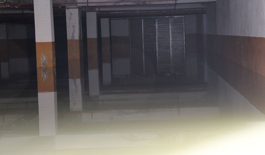 Her yağışta tekrarlayan tehlike: Diyarbakır'da Maliye Konutları sular altında