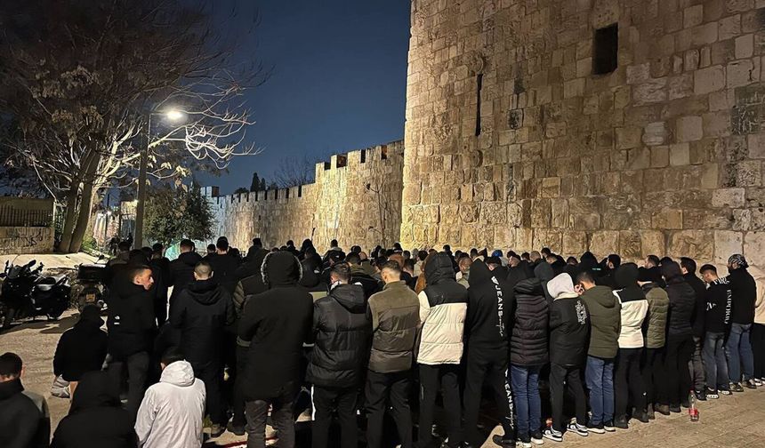 İşgalciler Kadir Gecesi'nde Mescid-i Aksa'da ibadet ve itikafı engelledi