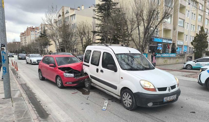Konya'da maddi hasarlı trafik kazası