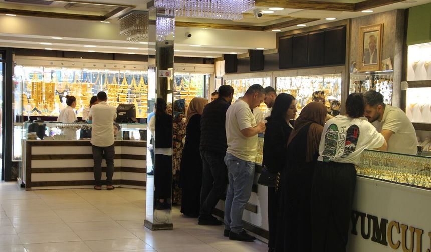 Kuyumcular: Altındaki dalgalanmalar devam edecek, şu an altın almak için iyi bir fırsat