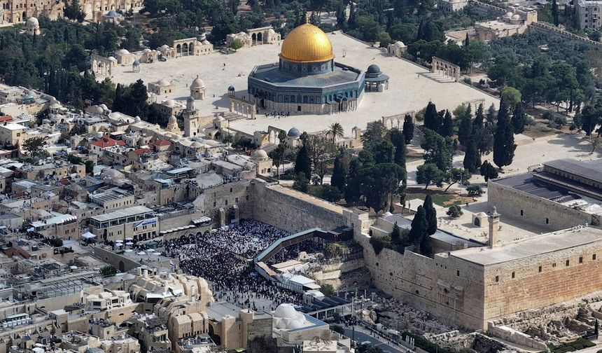 Mescid-i Aksa'nın kapatılmasına 8 ülkeden ortak tepki