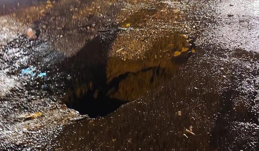 Siirt'te sağanak yağış sonrası yol çöktü