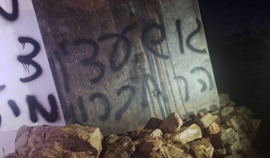 Yahudi çeteler Filistinli aileye ait evi ateşe verdi