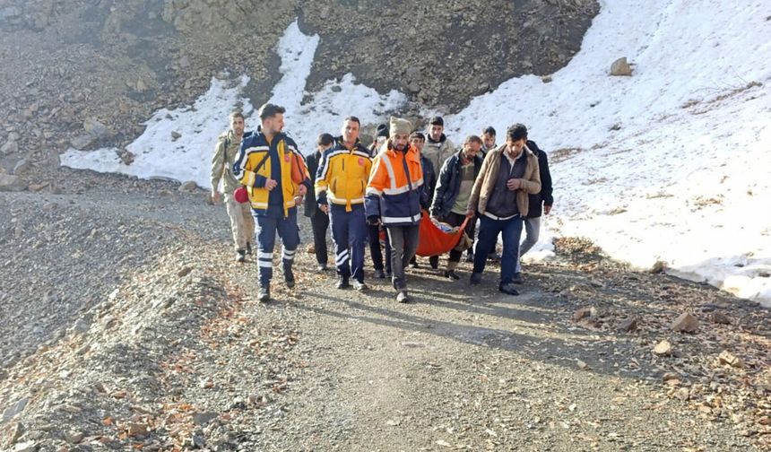 Batman'da heyelana rağmen kanamalı gebe için seferberlik