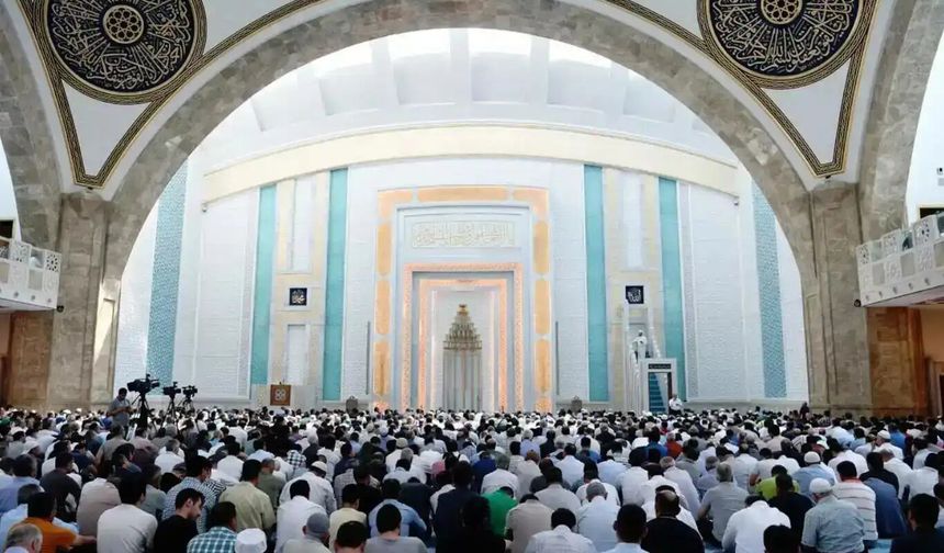 Cuma hutbesi: Cuma ve ümmet bilincini diri tutmak