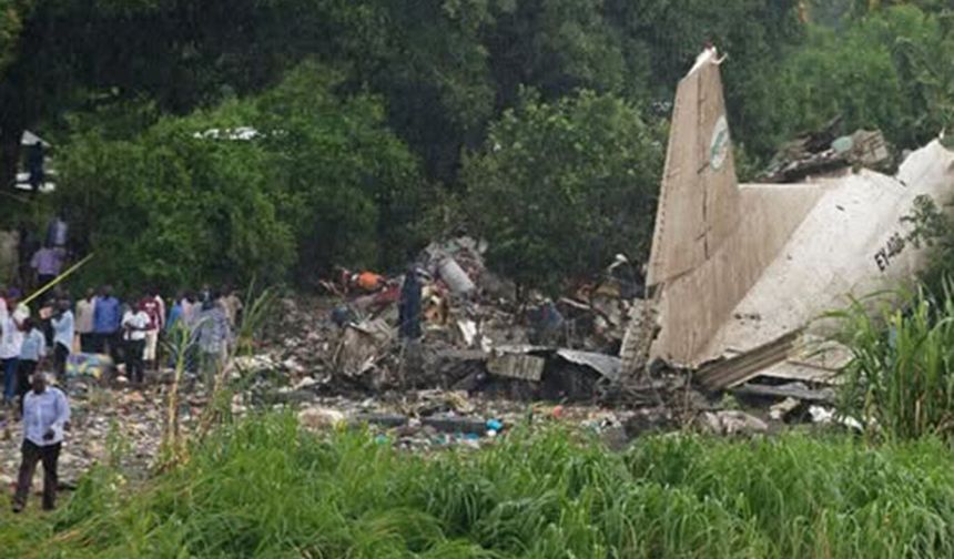 Güney Sudan'da yolcu uçağı düştü: 14 ölü