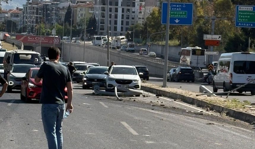 İzmir'de freni patlayan tır, araçlara çarptı: Ölü ve yaralılar var