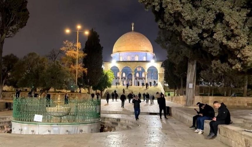 Mescid-i Aksa 40 gün sonra açıldı: İşgalin kapattığı kapılar sabah ezanıyla aralandı