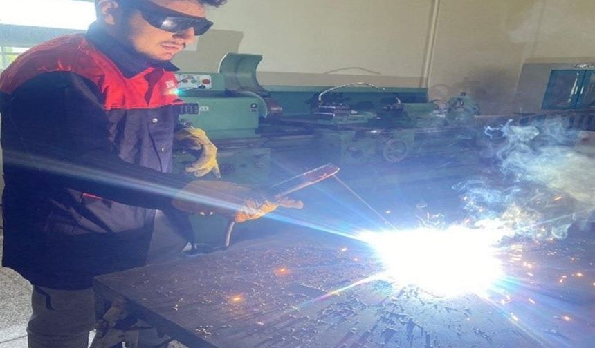 Siirt'te mesleki eğitim: Öğrenciler mezun olmadan iş sahibi oluyor
