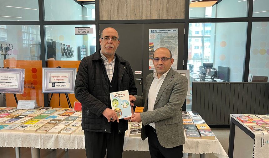 Yazar Sadullah Aydın’dan Halk Kütüphanesine Anlamlı Hediye