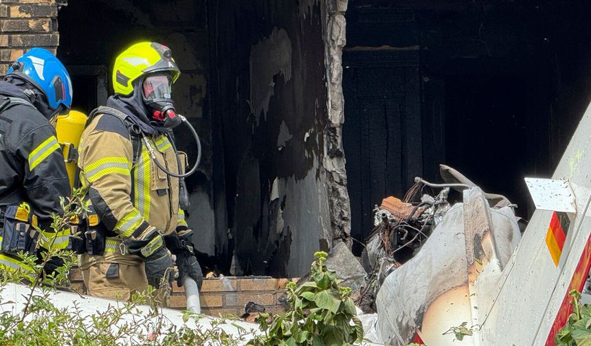 Almanya'da küçük bir uçak yere çakıldı: 2 ölü