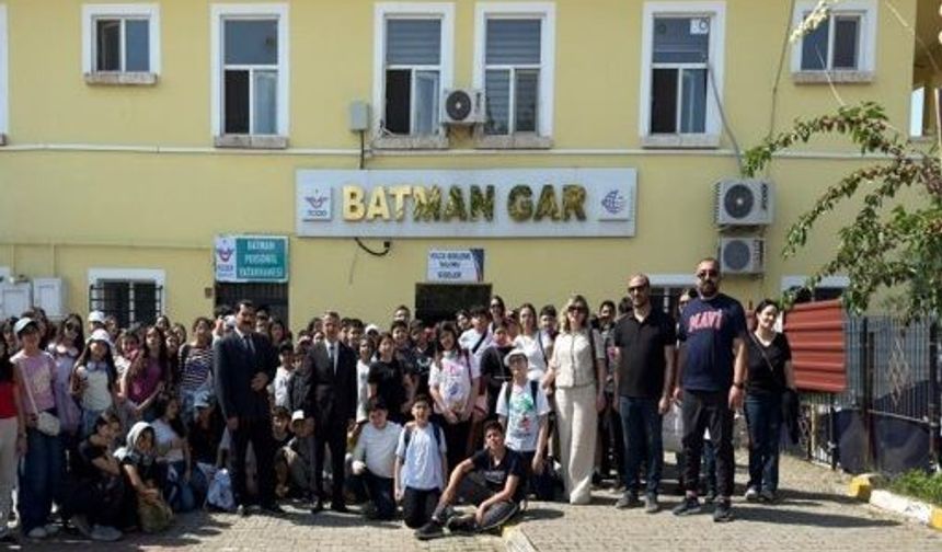 Batman Garı’nda Öğrencilere Demiryolu Emniyeti Eğitimi