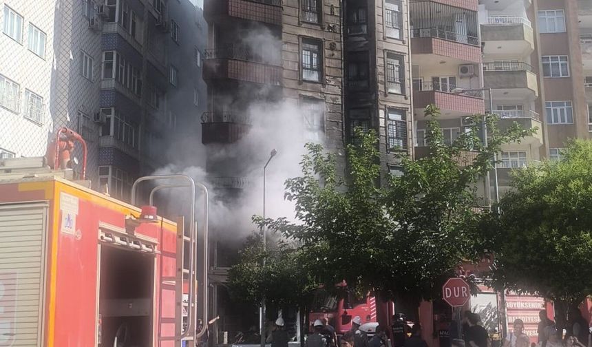 Mardin'de 8 katlı binada yangın paniği