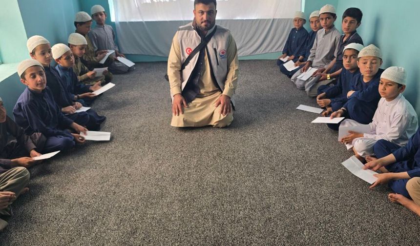 Yetimler Vakfı, Afganistanlı çocuklara yetim aylıklarını dağıttı