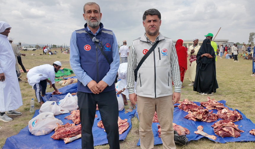 Yetimler Vakfı Etiyopya'da binlerce aileye kurban eti ulaştırdı