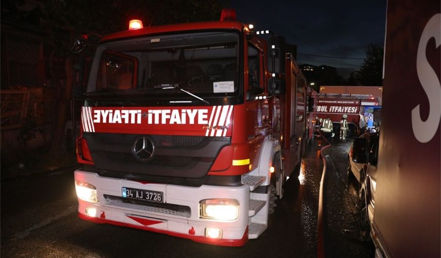 İstanbul'da tek katlı iş yerinde çıkan yangın söndürüldü