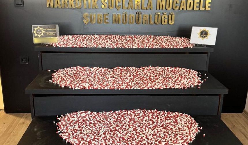 Afyonkarahisar'da şüpheli kargoda 16 bin sentetik ecza yakalandı