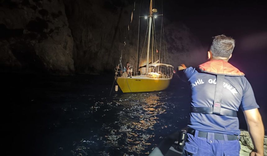 Aydın ve İzmir açıklarında yardım talebinde bulunan 3 kişi kurtarıldı