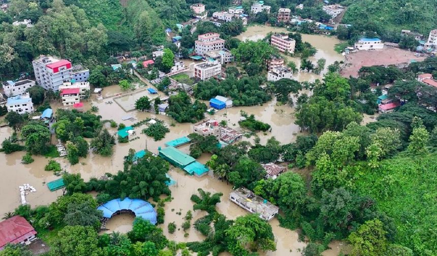 Bangladeş'te muson kaynaklı sel ve heyelanlarda 44 kişi hayatını kaybetti