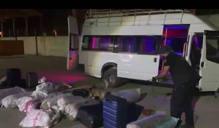 Bitlis'te durdurulan araçta 8 kilogram skunk ele geçirildi