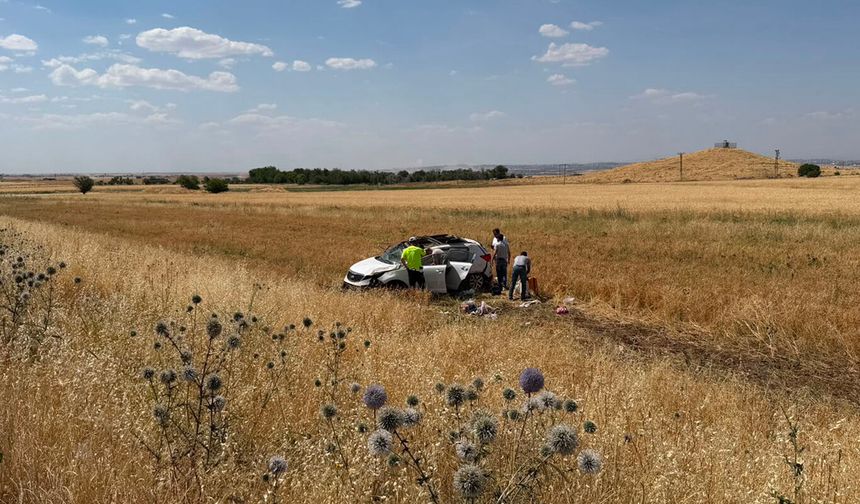 Diyarbakır'da otomobil tarlaya uçtu: 1'i ağır, 5 yaralı
