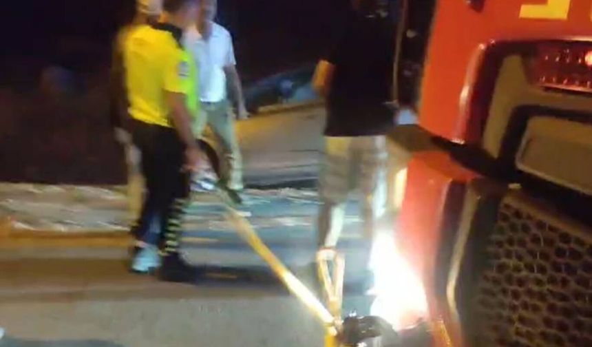 Kontrolden çıkan otomobil kanala düşmekten son anda kurtarıldı
