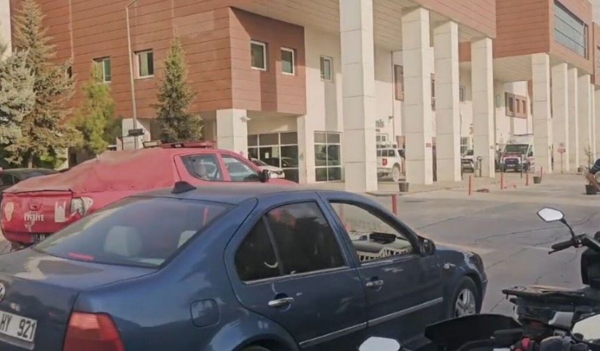 Mardin'de yangına müdahale eden itfaiye aracının altında kalan itfaiye eri öldü