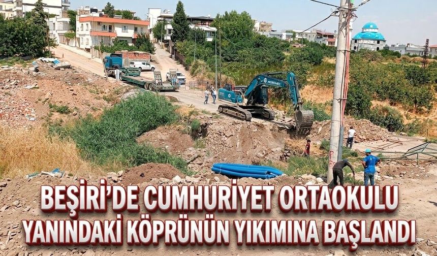 Beşiri’de Cumhuriyet Ortaokulu Yanındaki Köprünün Yıkımına Başlandı