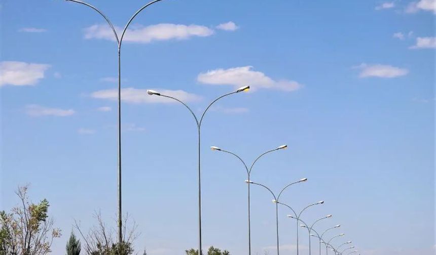 Dicle Elektrik Uyardı: Sokak Lambaları Gündüz de Yanacak