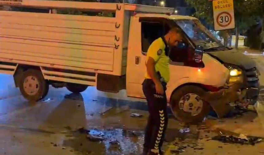 Malatya'da transit ile otomobil çarpıştı: 3 yaralı