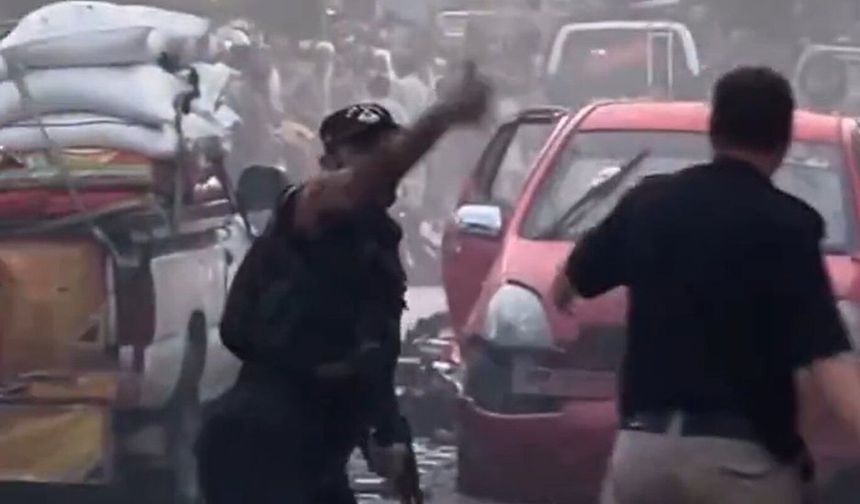 Pakistan'da canlı bomba saldırısı: 7 ölü 20 yaralı