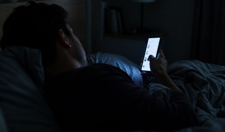 Uzmanından uyarı: Gece geç saatlere kadar ekran kullanımı uyku ritmini bozuyor