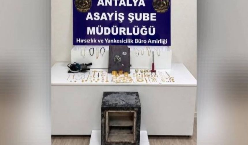 Antalya'da 2 milyon 430 bin liralık ziynet eşyası çalan 4 şüpheli yakalandı
