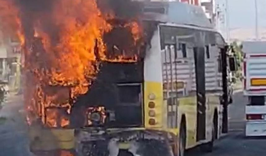 Diyarbakır'da belediye otobüsü alev alev yandı